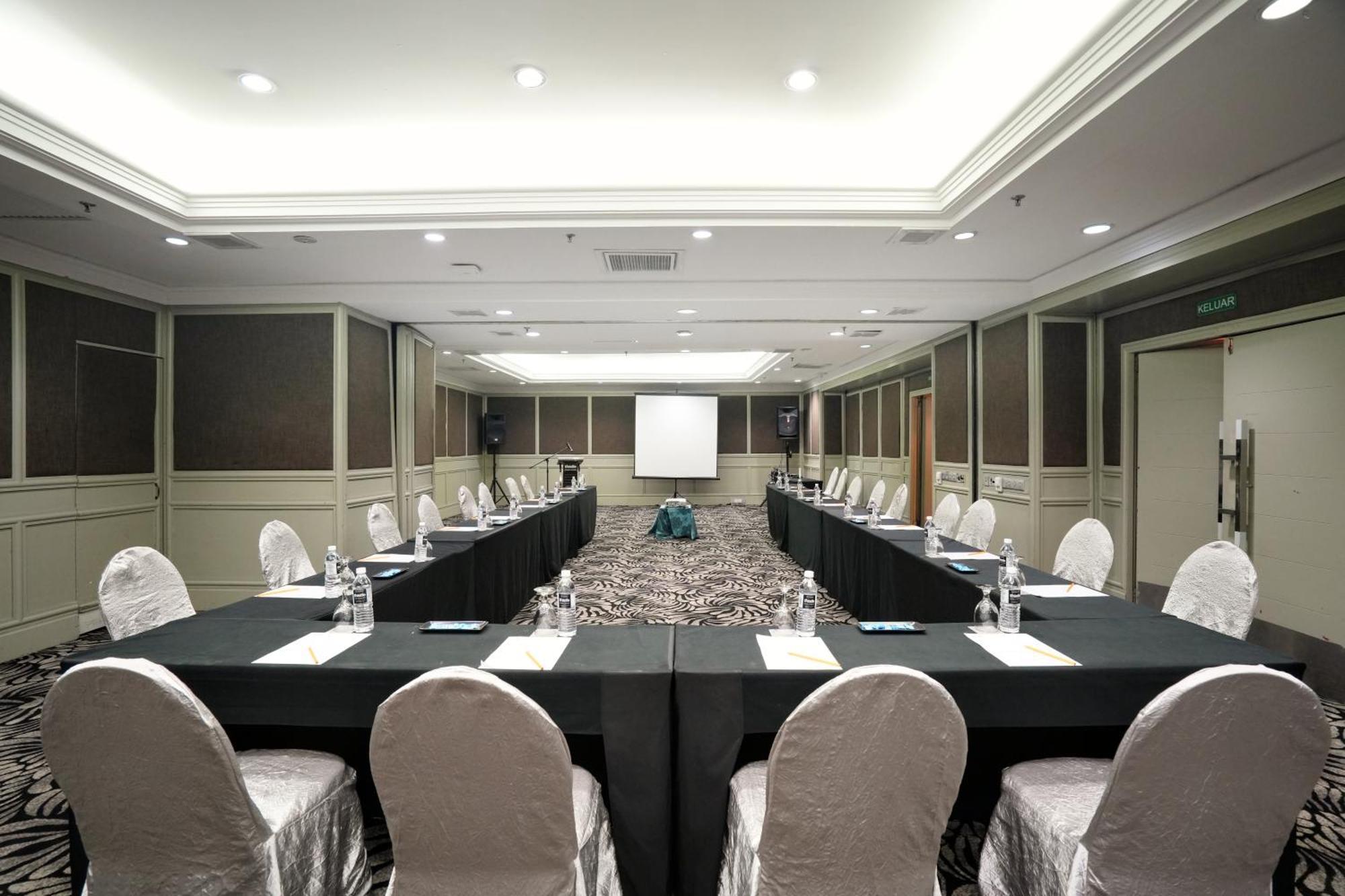 Thistle Johor Bahru Exterior foto Meeting room